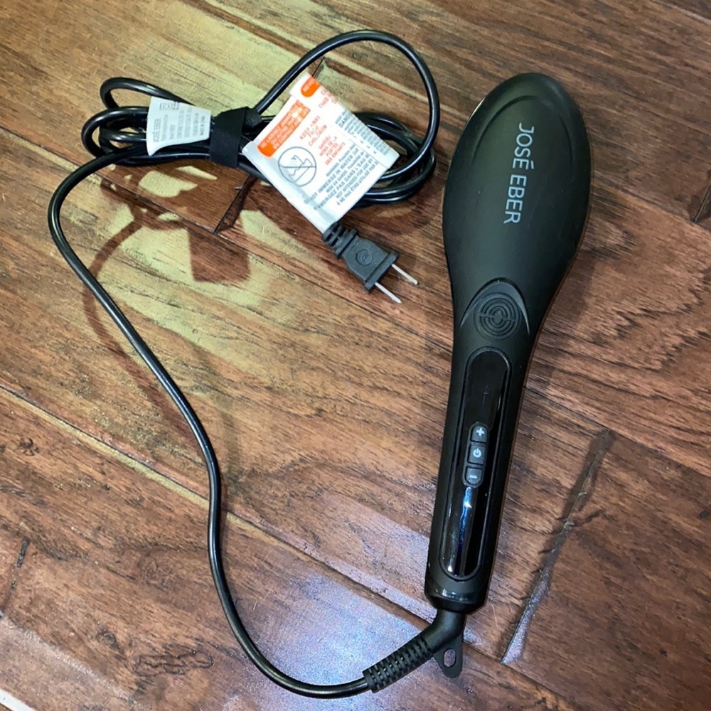 José Eber Digital Straightening Brush heated brush to straighten hair​​
